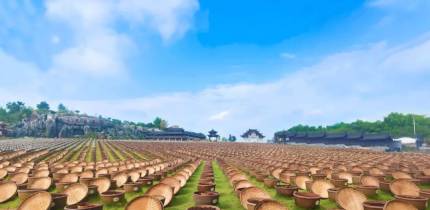 10万口酱缸旁，一个泸州“倔老头”的43年守候