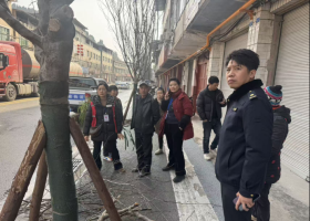 县综合行政执法局特勤大队推进火车东站环境与交通秩序整治