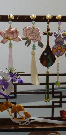 从指尖非遗到订单爆款！看她们如何用老手艺闯出乡村致富新赛道