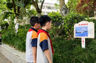 军地共建育桃李 鱼水情深满校园 —92619部队44分队赠送教学文娱器材暖心助学