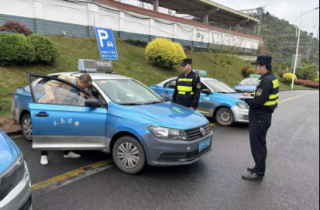 严查出租车乱象 规范站区营运秩序