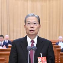 十四届全国人大四次会议在京开幕 习近平等在主席台就座