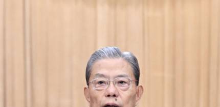 十四届全国人大四次会议在京开幕 习近平等在主席台就座