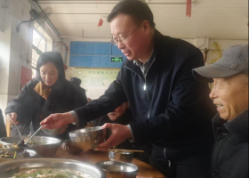 温情陪餐暖人心 守护长者好“食”光