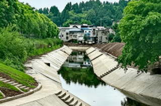 昔日涝水扰街坊 今朝安澜惠金元 ——大英县金水河金元场镇山洪沟治理工程全面完工投用