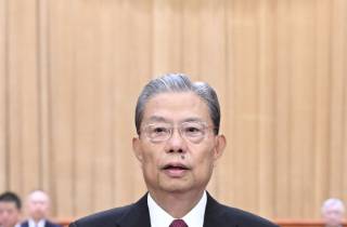 十四届全国人大四次会议在京开幕 习近平等在主席台就座