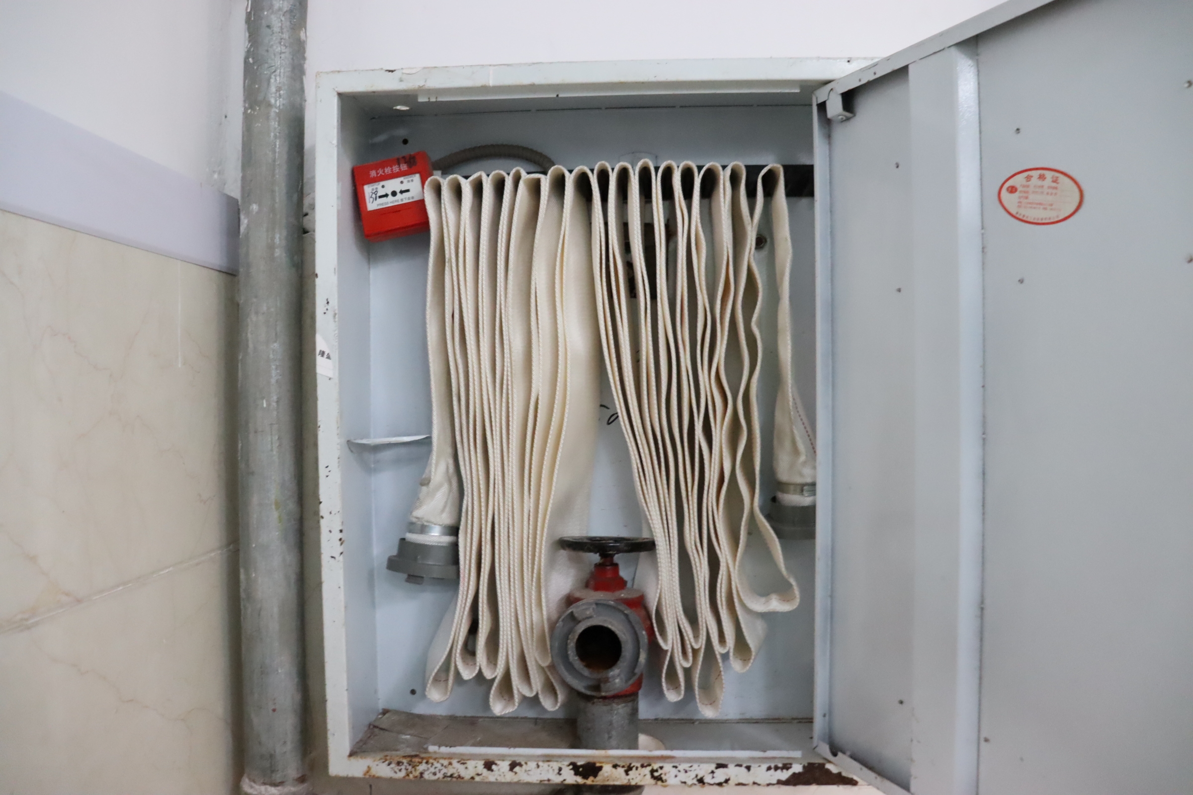 部分室内消火栓水枪缺失.JPG