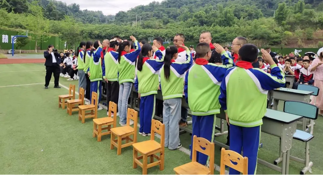 2024.5.30盐井街道关工委、凉亭社区新时代文明实践站与红旗小学开展“红领巾爱祖国，.jpg