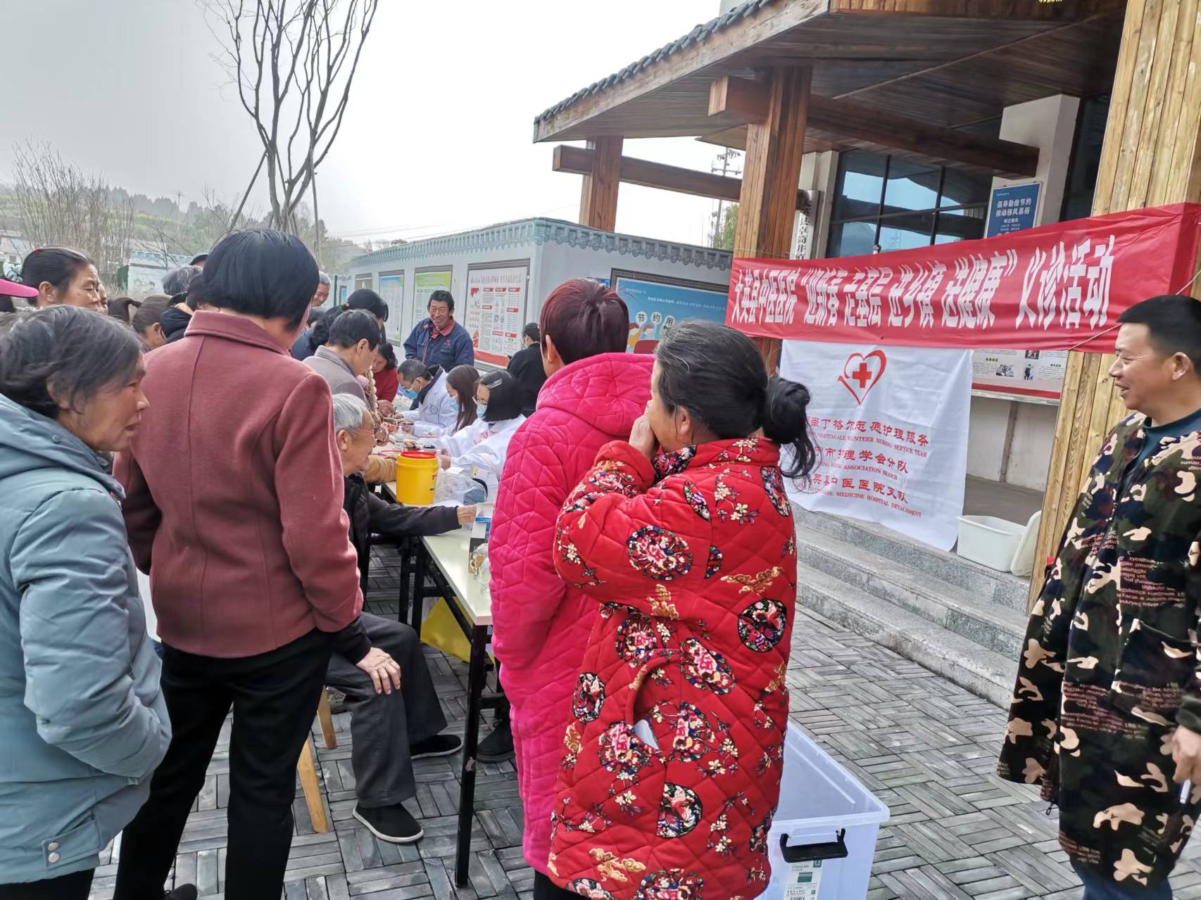 2024年2月20日，为干屏村配合中医院医务人员开展义诊活动 （学习实践科学理论）.jpg