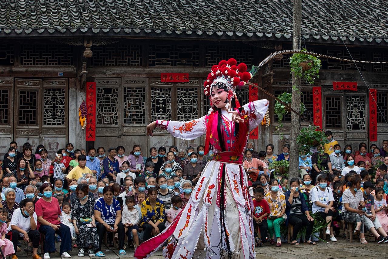 web《在人间》 张进 13980186994.jpg