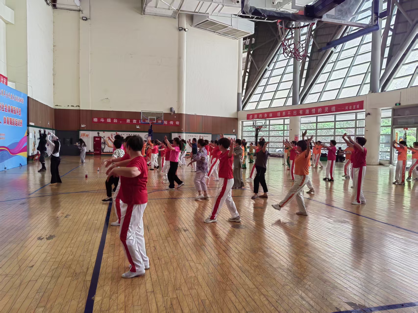 广场舞 (1).jpg